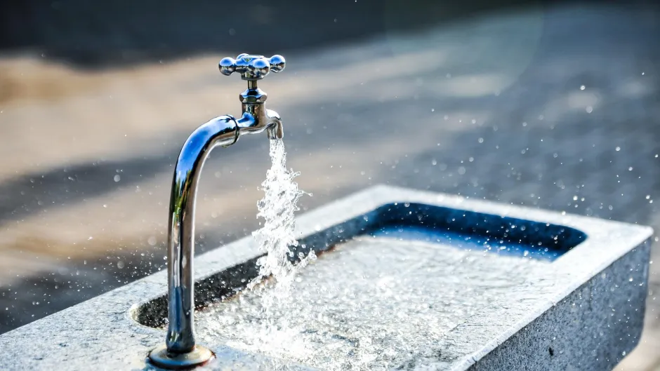 Sprudelnder Wasserhahn 